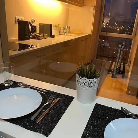 Stunning 1-bed House In Holiday home *